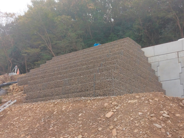 砕石メッシュカゴ（かご楽） 施工事例